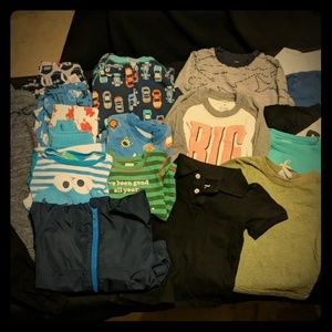 Boys 2T lot of 24 pieces